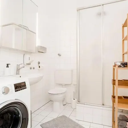 Newly Furnished Apartment For Up To 6 People Берлин Экстерьер фото