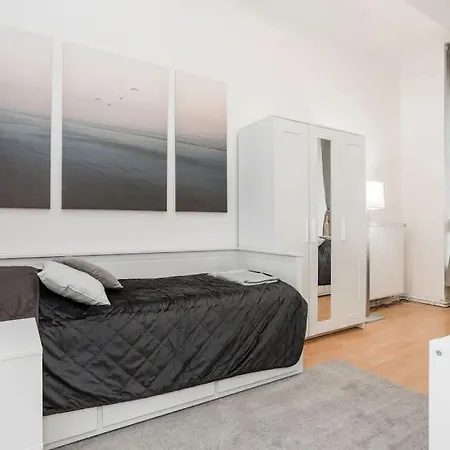 Newly Furnished Apartment For Up To 6 People Берлин Экстерьер фото