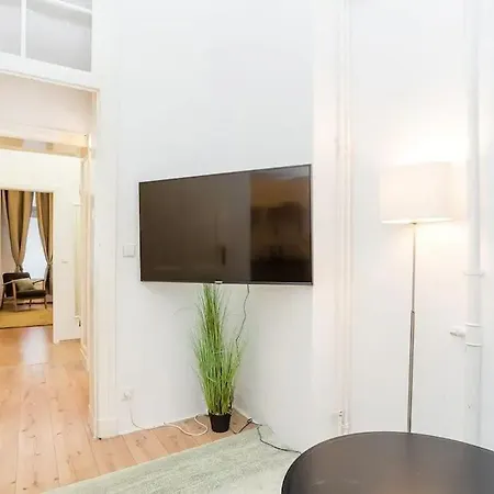 Newly Furnished Apartment For Up To 6 People Берлин Экстерьер фото